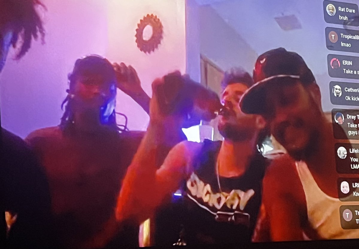 ginnpiss's tweet image. Freddy streaming to 23 viewers with 3 nigs. Here’s your winner of ft s4 #fishtanklive