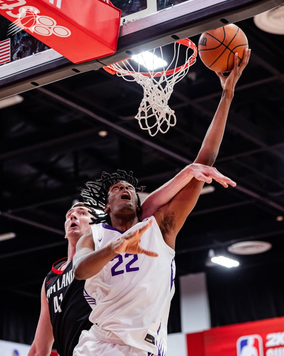 Suns's tweet image. Stats from our Summer League finale 🆚 Portland
Battle: 21 PTS, 5 AST, 4 REB
Ellis: 19 PTS, 6 AST, 5 REB, 2 STL
Huntley: 18 PTS, 9 REB, 2 STL, 2 BLK
Schumacher: 16 PTS, 6 AST, 3 REB, 2 STL
Angel: 12 PTS, 8 REB, 1 AST
Fleming: 8 PTS, 3 REB, 2 STL, 1 AST
Gainey: 7 PTS, 2 AST, 1…