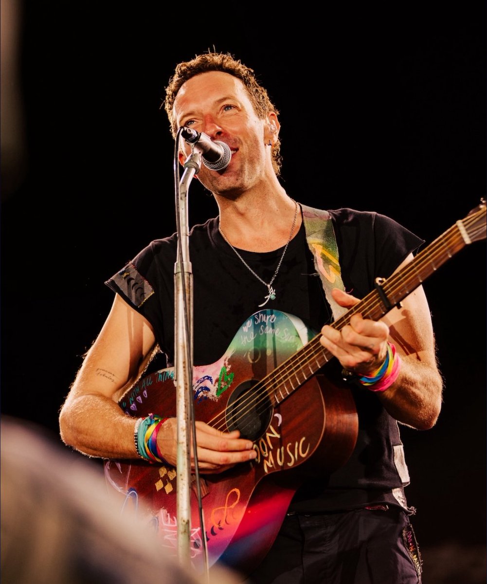 forumcoldplay's tweet image. Chris Martin antes do Jumbotron Song hoje:
“Gostaríamos de dizer oi para alguns de vocês. E a forma como vamos fazer isso é usando nossas câmeras para mostrar alguns de vocês no telão. Então, por favor, se ainda não fez sua maquiagem, este é o momento!” 😅
#ColdplayMadison 🇺🇸