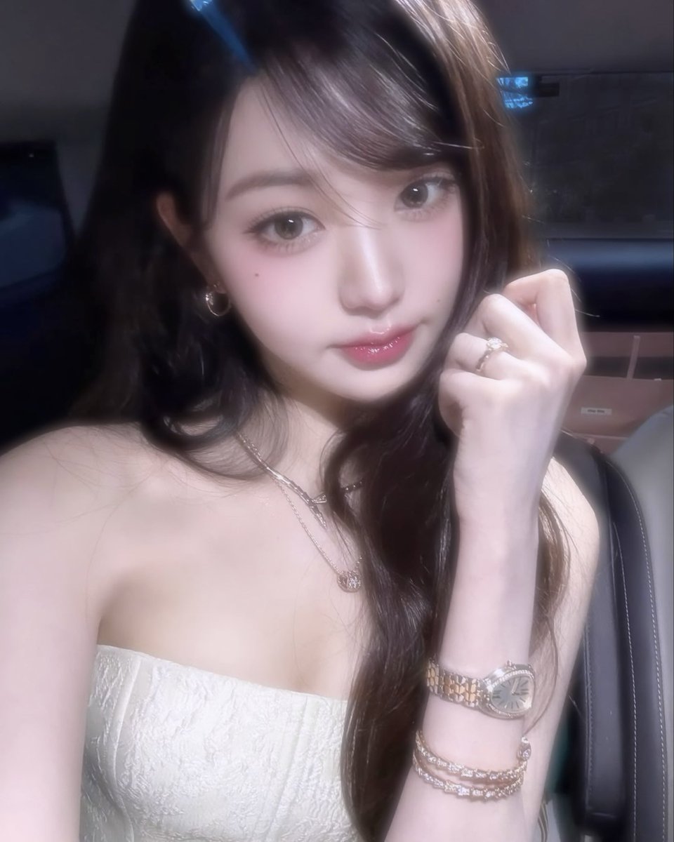 toikoxip's tweet photo. this selca https://t.co/oON6AhEOxU
