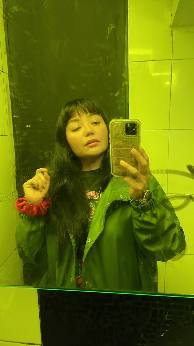 Fotografiarme en espejos sucios es mi pasión.