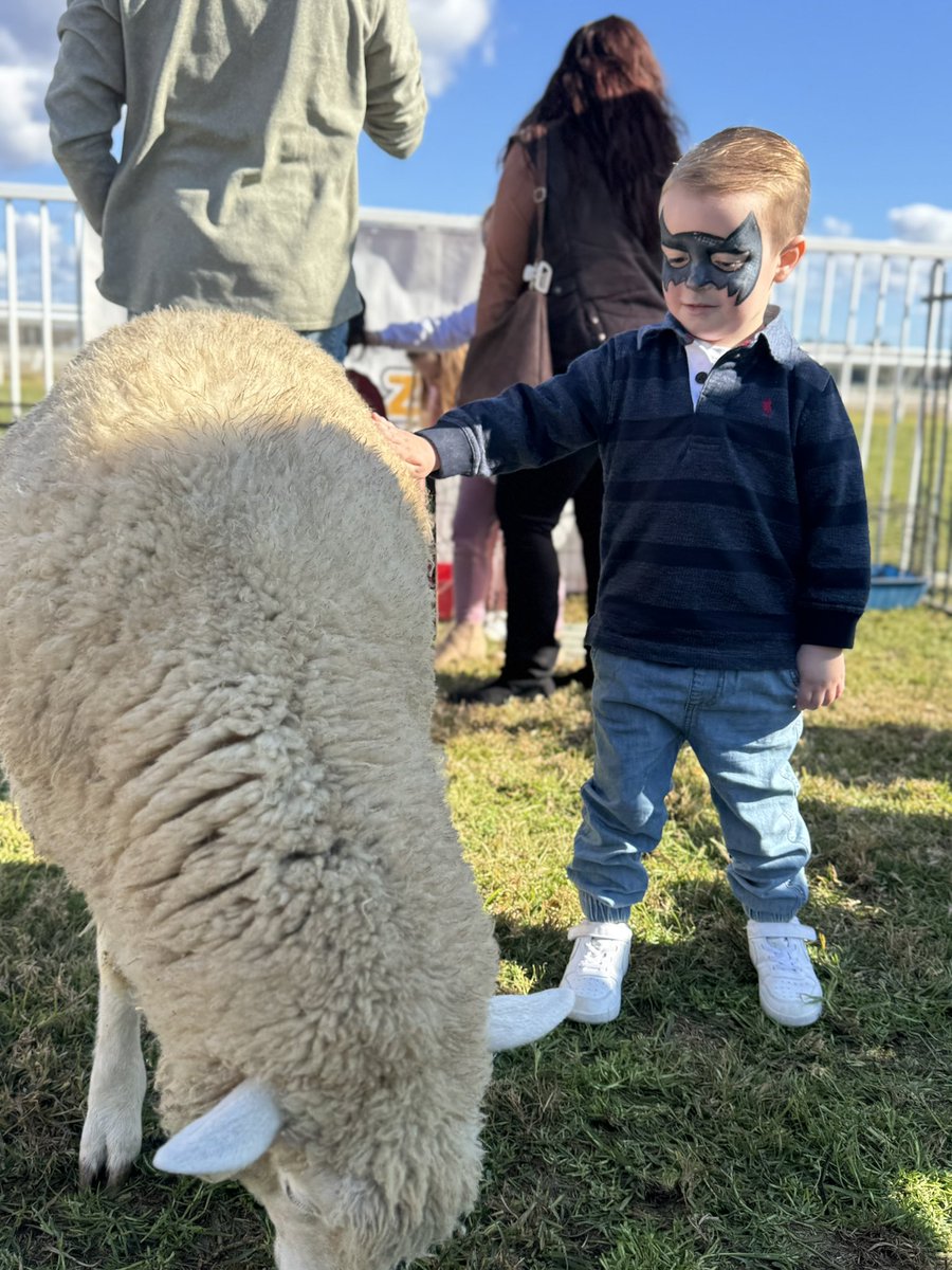 Ripping day <a href="/hawkesburyrc/">Hawkesbury Race Club</a> for their <a href="/godolphin/">Godolphin</a> Family Day 🎨🐑☀️🐎🍭 

Well done to the club for putting on a great event for the kids