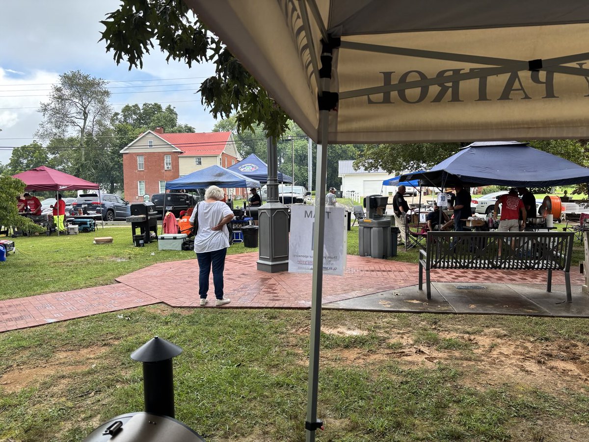 THPLawrencebur's tweet image. Sgt. Ellis & Trp. Garrett along with our other awesome team members had a wonderful time at the Loretto Lions emergency services wing cook off. There was a touch a truck event for the kids. Even though we didn’t place in the top 3 it was a great networking & recruiting event.
