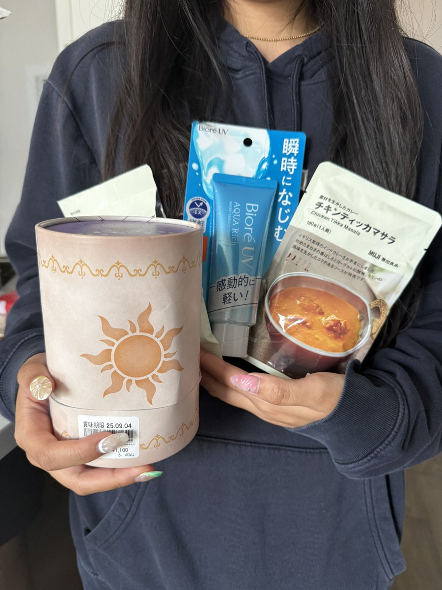 wallsftdress_'s tweet image. Oomf went to Vietnam and Japan and got me some gifts. 🥺🥺
Thanks a lot for the gifts. I’ll see you next month again @rubypphan