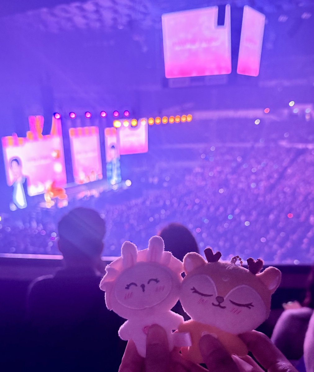 gehlisia's tweet image. Going places with Gigi and Elmandu 🫶🥰
Manifesting a successful and sold out event like this for UNIS 🤞💫
#ConcertDate 🎟️
#𝐃unkinPH_𝐃aydreamin #ByeonWooseok_DunkinPH