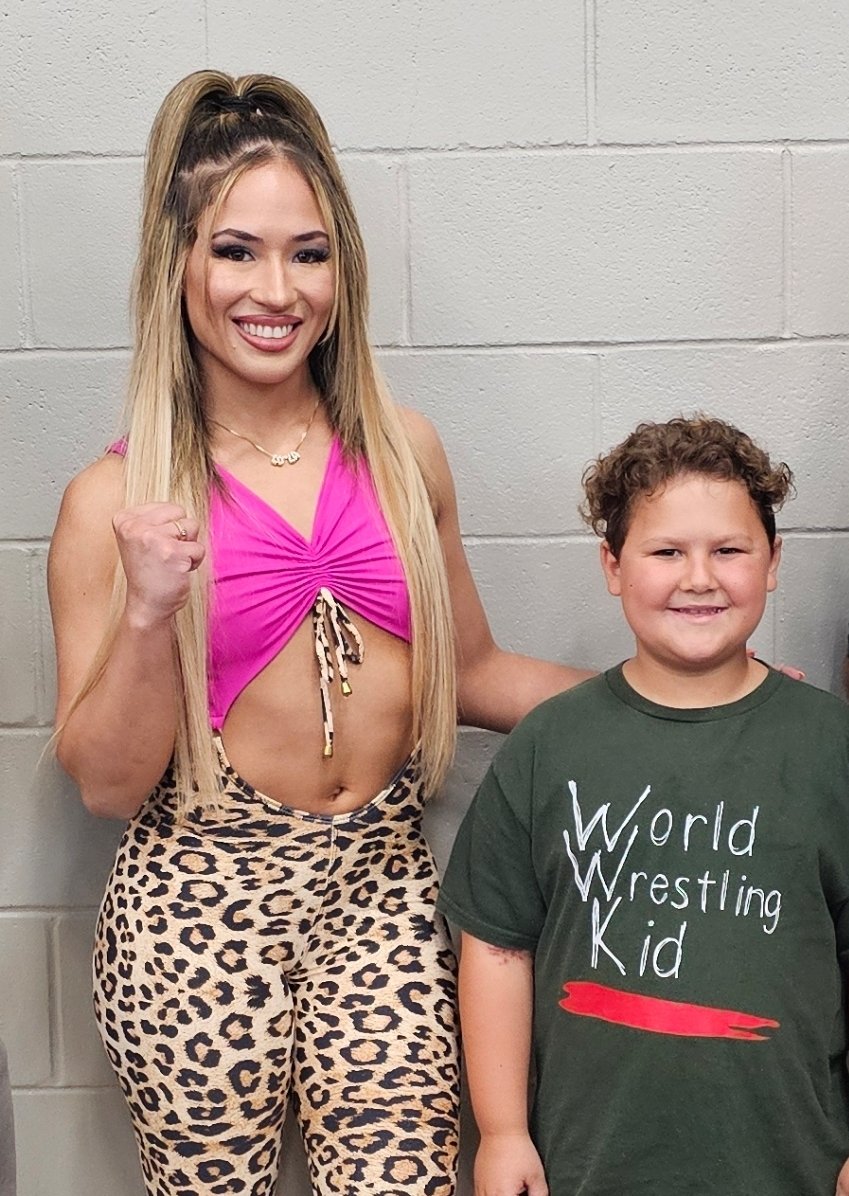 TheWWKid's tweet image. Omg Happy Birthday @lolavicewwe !!! #LolaVice