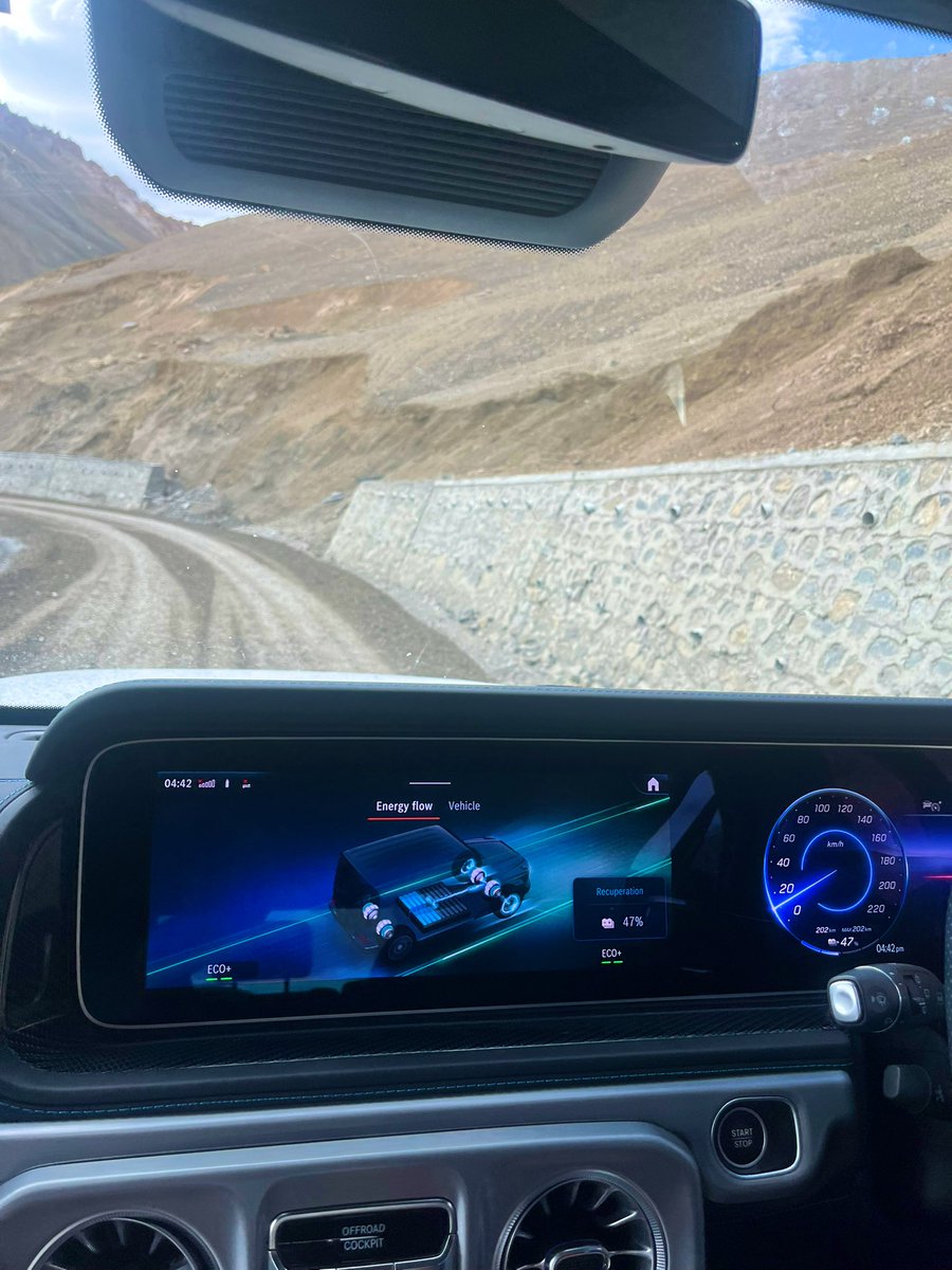 ShivrattanDhil1's tweet image. Leh to Manali on a Single EV Charge
Yes, It’s Possible (But It Takes Skill)
Most people still believe electric vehicles (EVs) aren’t made for tough terrain, especially not for the mighty Himalayas. But we just proved otherwise in just 4 days from Chd-leh & back to chd.…