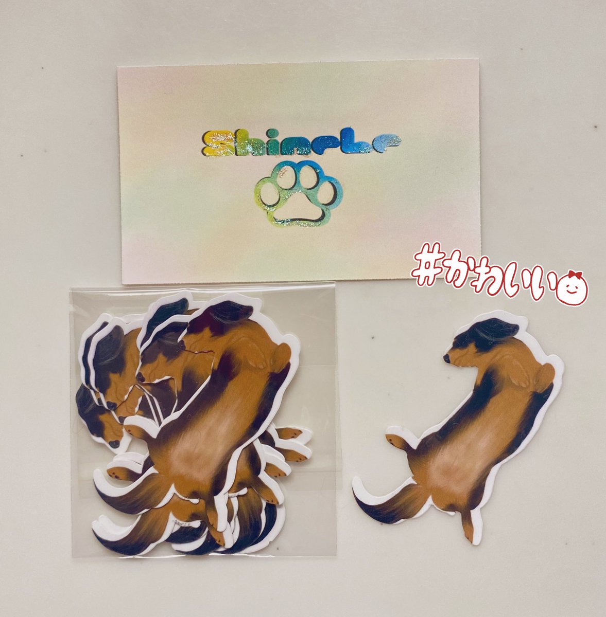 ご報告が遅くなりましたが、ShineLeさんからプレゼント企画のへそ天ダックスちゃんのステッカーが届きました〜！！！🐾✉️
可愛すぎる〜！！🥰
たくさんいただいたので、家族にもプレゼントしたらめっちゃ喜んでました🥰
素敵な企画をありがとうございました！！