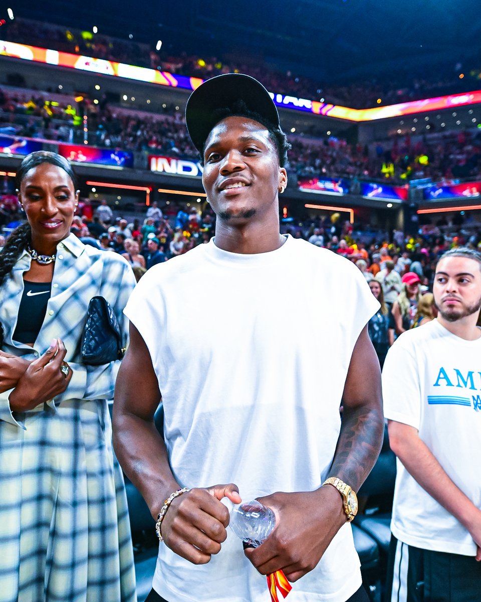 Pacers's tweet image. shoutout Bennedict Mathurin for showing love from the front row at tonight's WNBA All-Star Game at @GainbridgeFH 🤩