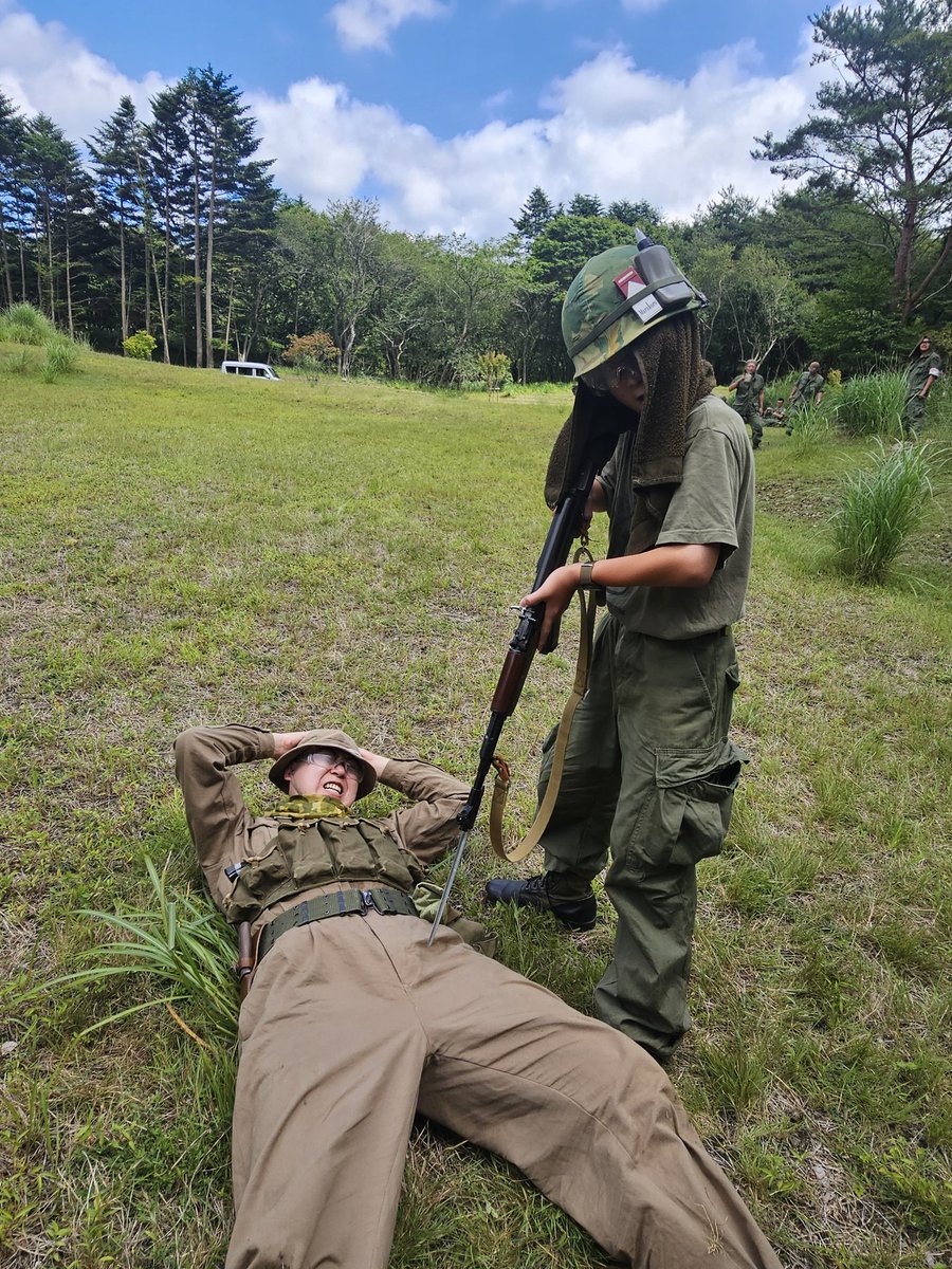 〈速報〉
勇敢な少年兵の活躍により
北ベトナム軍斥候を捕虜にした。
政府軍の進撃は続く！
#アホカリ