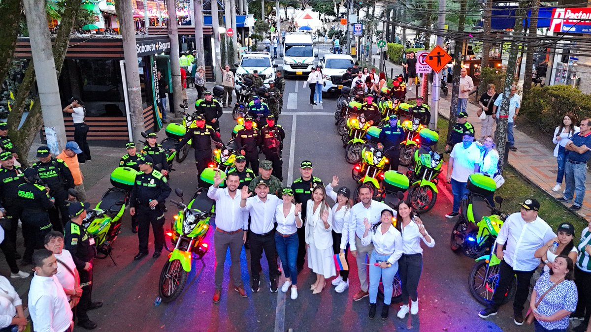 Hoy marcamos un hito en materia de seguridad ciudadana con la entrega del nuevo parque automotor para nuestra Fuerza Pública. 

Más de 3 mil millones de pesos invertidos para seguir fortaleciendo la seguridad de los sabaneteños✅

#SeguridadYOrden