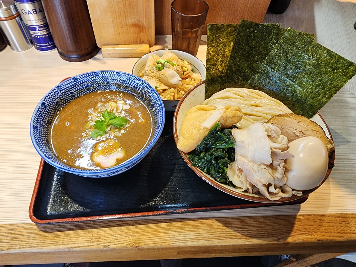 toshi09282's tweet image. 今日の昼飯
らー麺土俵 鶴嶺峰 
つけ麺 幕内 こチャンコ飯 眠りチャーシュー
個人的神奈川ナンバーワンに旨いと思ってるつけ麺のお店🙋‍♂️この辺コインパ高すぎで頻繁に来れないのが悲しいところ🥹昨日万太郎君が写真載せててやべぇ食いてぇ‼️ってなり来ました😎笑
いやー美味かった👍ご馳走様🙏