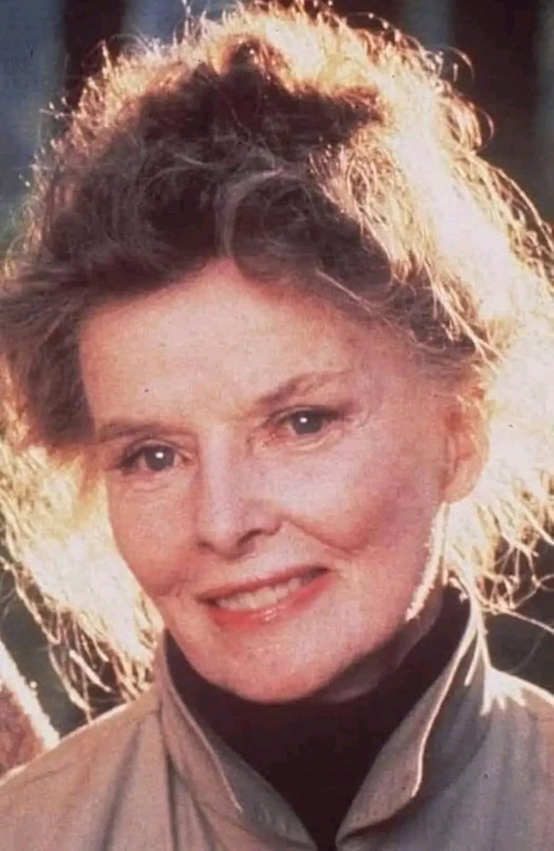 Thread 🧵

Katharine Hepburn, in her own words:
"Once, when I was a teenager, my father and I were standing in line to buy tickets for the circus. Finally, there was only one family between us and the ticket counter. That family made a lasting impression on me.
There were eight