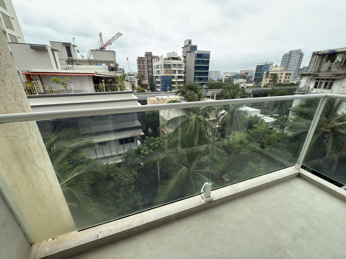 Expat_Props's tweet image. Available this Expat Quality 5BHK Partly Furnished Apartment with a Sit Out Balcony for Rent@10th Road Khar, tranquil with greenery views, ad-measuring approx 3,000 sqft carpet, landmark building well suited for Expats. Central to hot spots with 2 podium car parks. 1 apartment…