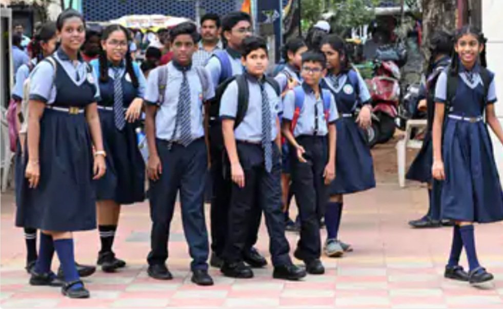 #Stop_Student_Loot

स्कूलों को यूनिफ़ॉर्म के डिज़ाइन, 
रंग या विशिष्टताओं को बार-बार बदलने की मनाही है। एक बार यूनिफ़ॉर्म का डिज़ाइन तय हो जाने के बाद, उसे कम से कम तीन साल तक नहीं बदला जाना चाहिए।
Loot Free Education