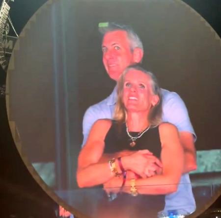 My little shoulder #DevilMakes me chuckle at cheaters getting caught on Jumbotron 🤣