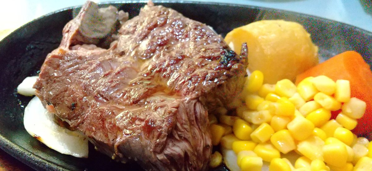こんそらら！😆
ステーキランチ！🥩✨レア！
とっても美味しかったぁー😋🍴💕