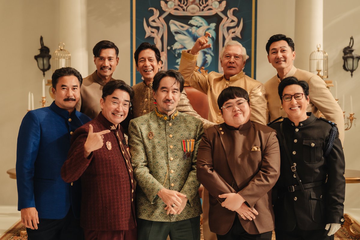 ROYAL ROUND TWO
#TheNextPrinceEP12

ข้ามฟ้าฯ นำเอานักแสดงรุ่นใหญ่ ที่เป็นตำนานมารวมกันอยู่ในซีรีส์ ไม่ได้เอามาแค่เป็นพ่อเป็นแม่แล้วจบไป แต่ข้ามฟ้าฯ ใช้ฝีมือของนักแสดงได้คุ้มมาก ไม่มีใครจมหายไปเลย ซีนของแต่ละคนเด่นมาก ได้ปล่อยของปล่อยฝีมือกันอย่างเต็มที่