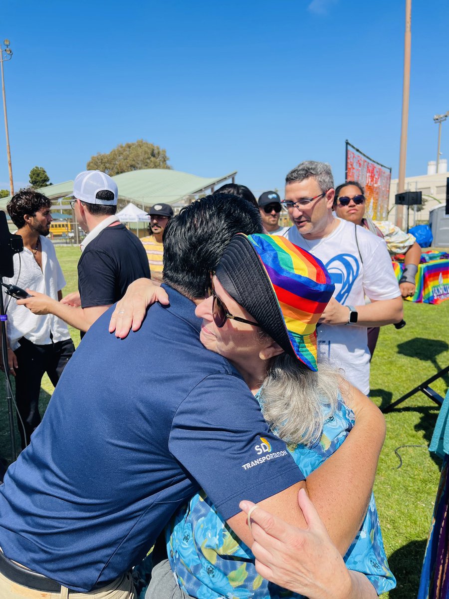 MayorToddGloria's tweet image. Pride and inclusion were on full display at the first-ever J Pride event in #LaJolla. Hosted by the Lawrence Family Jewish Community Center and dozens of local organizations, J Pride created space for joy, reflection, and unity. #Forward #ForAllofUs