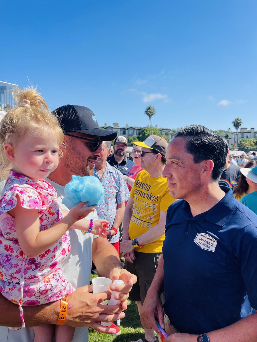 MayorToddGloria's tweet image. Pride and inclusion were on full display at the first-ever J Pride event in #LaJolla. Hosted by the Lawrence Family Jewish Community Center and dozens of local organizations, J Pride created space for joy, reflection, and unity. #Forward #ForAllofUs