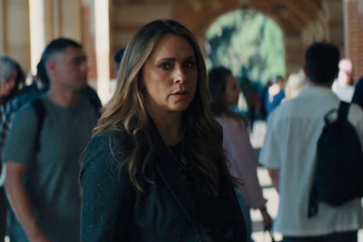 poorlydrawn911's tweet image. biggest jumpscare of i know what you did last summer was seeing jennifer love hewitt on my college campus