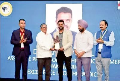 #कुर्मी_समाज का गौरव❗
PGI चंडीगढ़ के #डॉ_संदीप_पटेल ने राष्ट्रीय स्तर पर कुर्मी समाज का मान बढ़ाया है। उन्हें 'एक्सीलेंस इन ऑर्थोपेडिक्स' के लिए प्रतिष्ठित नेशनल अवार्ड से सम्मानित किया गया है।