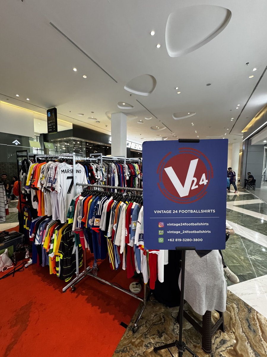 V24FS's tweet image. Pekan Raya Jersey Part 3, Senayan park, yang mau mampir, booth kita tetanggaan banget sama @Officialkjti