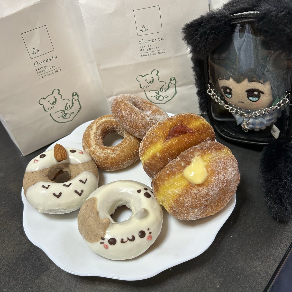 nnikoo_08's tweet image. おやつ
ねことフクロウの🍩可愛い^ ̳.  ̫ . ̳^♡

アイスむいむい𖤐 ̖́-
