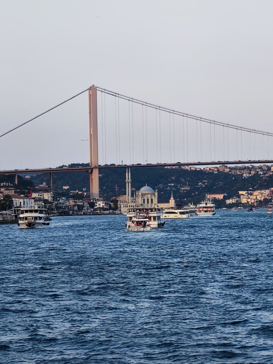Binevsee's tweet photo. İstanbul.. https://t.co/zOKp0PD6Ly