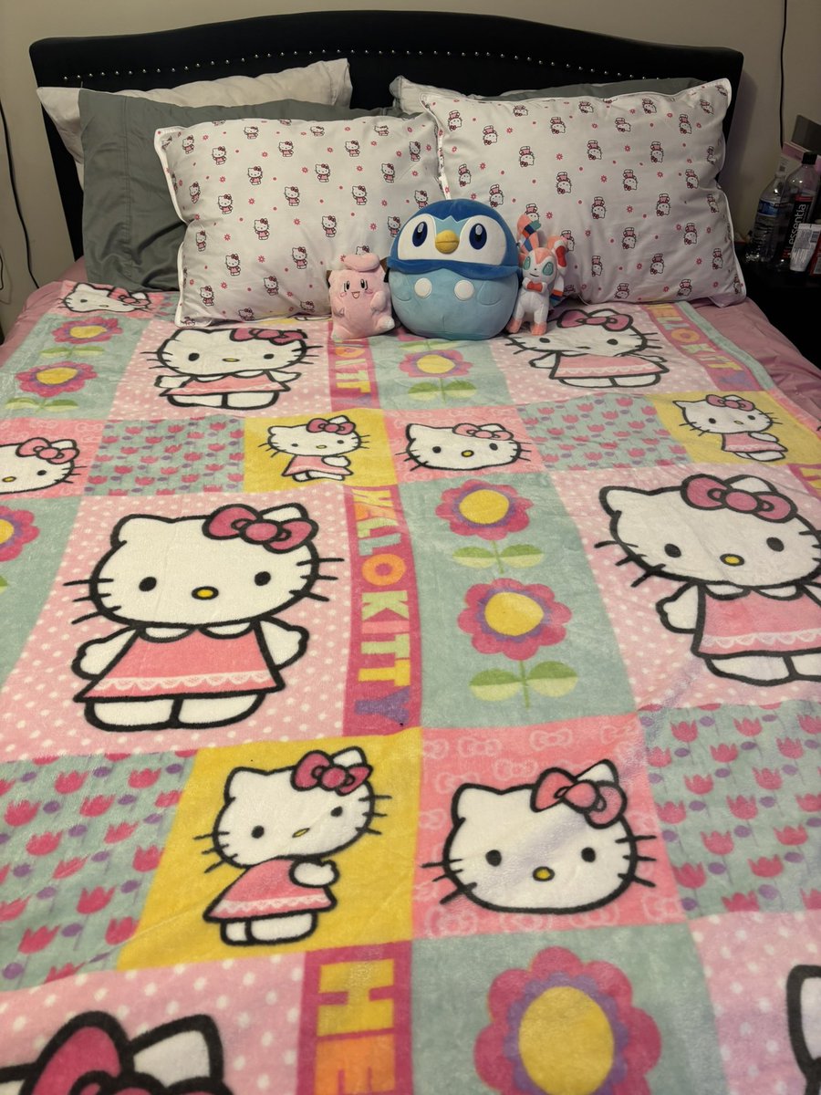 fairymelodia's tweet image. i’ve been his girlfriend for one week and this is his bed now