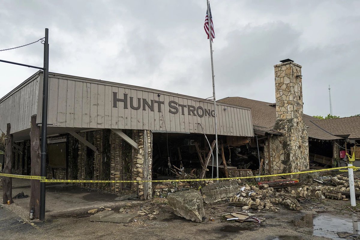 wesvirdelltx's tweet image. The Hunt Store was destroyed by the flooding in Kerr County and will need to be rebuilt.
It is a well known gathering place in Hunt that many people have fond memories of. I have a lot of good memories there too.
If you are able to, please donate at the link below and also…