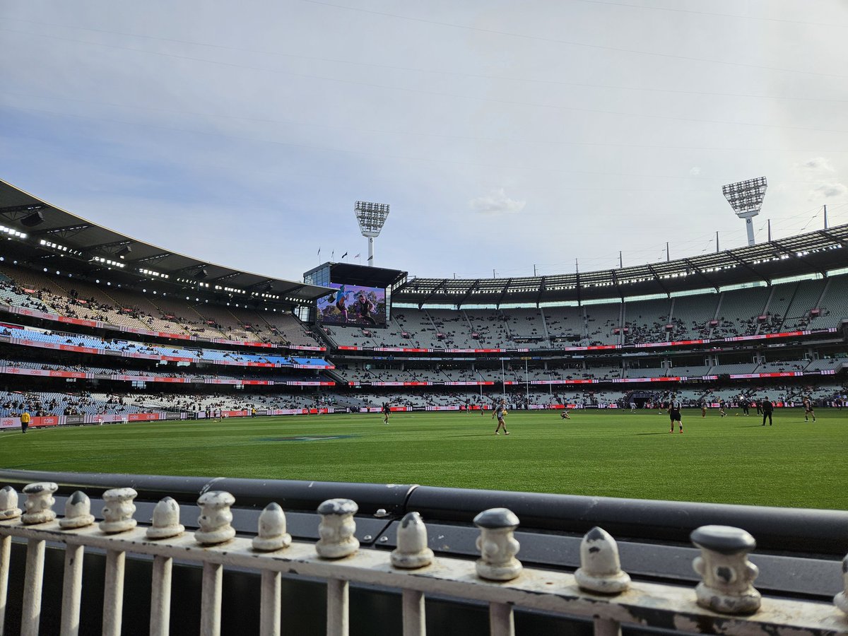 Mel_mitches's tweet photo. Flew my brother down from Brisbane for his first game at the @MCG in over 20 years to see his beloved @CollingwoodFC play for his birthday today!!!! Surprise front row seats https://t.co/MAC5UQ9ECn