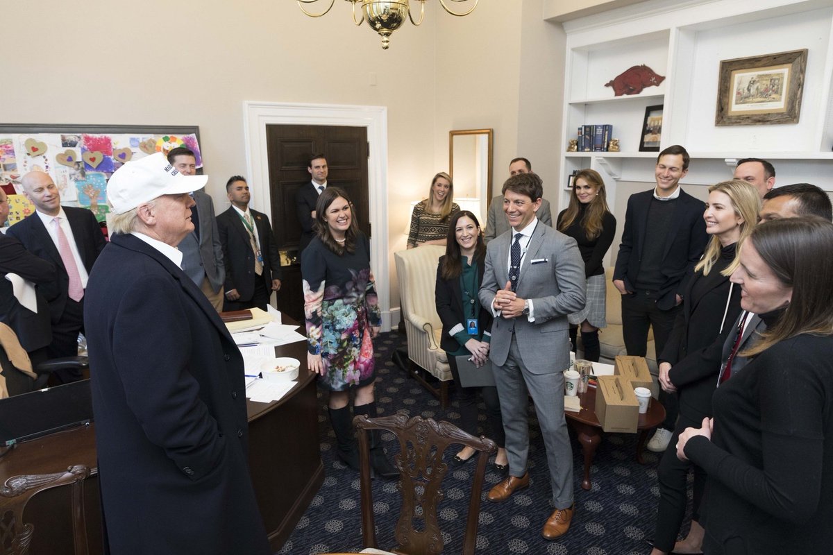 TCB1st's tweet photo. @GuyFromArk Y spy a hog in the @WhiteHouse @realDonaldTrump https://t.co/TWJt9aNle6