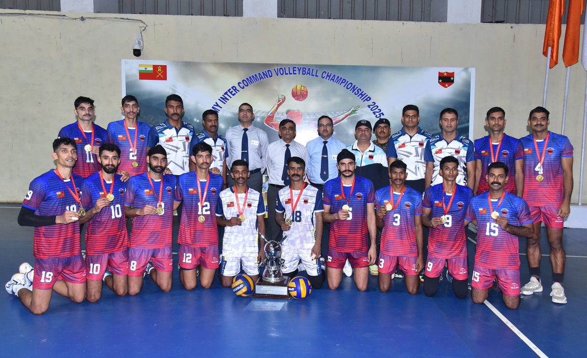 IaSouthern's tweet image. #IndianArmy
Sporting Excellence !
#SouthernCommand Volleyball Team showcased scintillating sporting skills & brilliance as they emerged triumphant in the 𝐀𝐫𝐦𝐲 𝐈𝐧𝐭𝐞𝐫 𝐂𝐨𝐦𝐦𝐚𝐧𝐝 𝐕𝐨𝐥𝐥𝐞𝐲𝐛𝐚𝐥𝐥 𝐂𝐡𝐚𝐦𝐩𝐢𝐨𝐧𝐬𝐡𝐢𝐩 𝟐𝟎𝟐𝟓-𝟐𝟔 conducted under the aegis of…