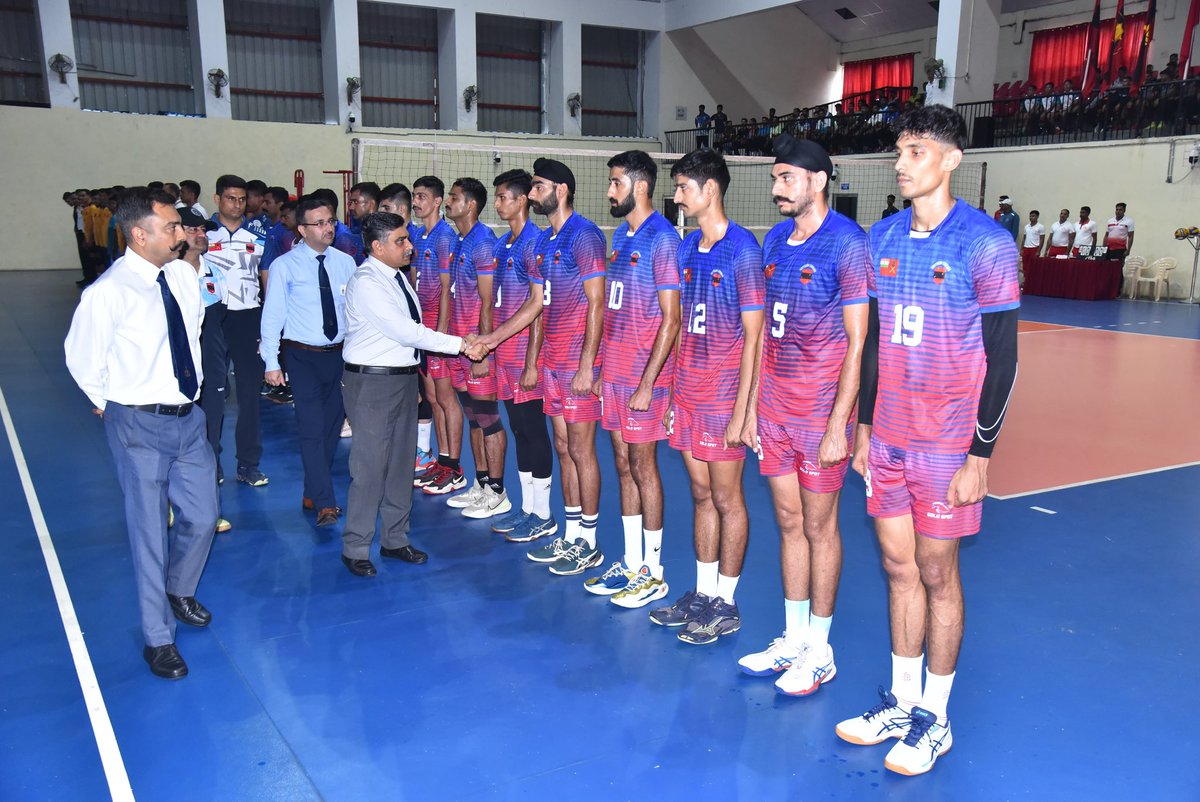 IaSouthern's tweet image. #IndianArmy
Sporting Excellence !
#SouthernCommand Volleyball Team showcased scintillating sporting skills & brilliance as they emerged triumphant in the 𝐀𝐫𝐦𝐲 𝐈𝐧𝐭𝐞𝐫 𝐂𝐨𝐦𝐦𝐚𝐧𝐝 𝐕𝐨𝐥𝐥𝐞𝐲𝐛𝐚𝐥𝐥 𝐂𝐡𝐚𝐦𝐩𝐢𝐨𝐧𝐬𝐡𝐢𝐩 𝟐𝟎𝟐𝟓-𝟐𝟔 conducted under the aegis of…
