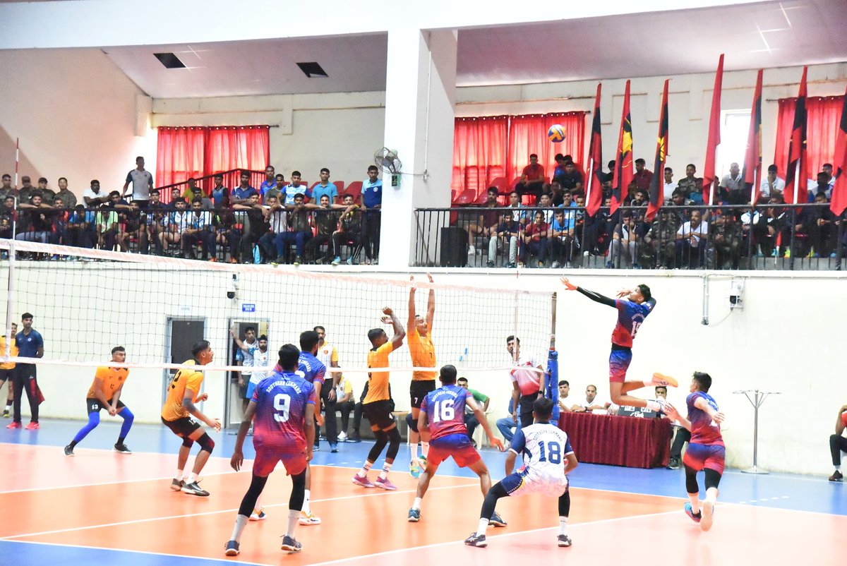 IaSouthern's tweet image. #IndianArmy
Sporting Excellence !
#SouthernCommand Volleyball Team showcased scintillating sporting skills & brilliance as they emerged triumphant in the 𝐀𝐫𝐦𝐲 𝐈𝐧𝐭𝐞𝐫 𝐂𝐨𝐦𝐦𝐚𝐧𝐝 𝐕𝐨𝐥𝐥𝐞𝐲𝐛𝐚𝐥𝐥 𝐂𝐡𝐚𝐦𝐩𝐢𝐨𝐧𝐬𝐡𝐢𝐩 𝟐𝟎𝟐𝟓-𝟐𝟔 conducted under the aegis of…