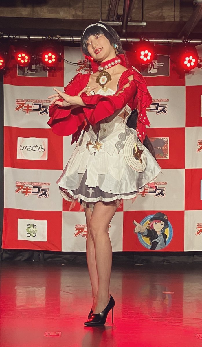 murakami_death's tweet image. アキバのLUCYさんでした🦋
コスプレしてパフォーマンスする趣旨のイベントで、出演者詰め込みまくり1人の持ち時間が5分ちょいなので、起承転結を出すには短いですが、やり切りました!
いい笑顔です🦋