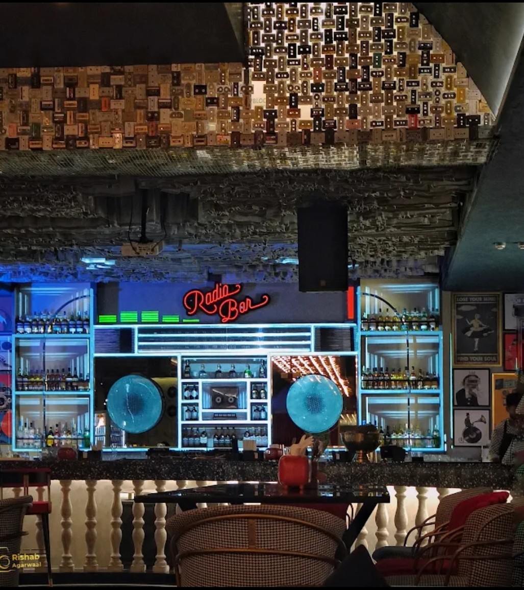 ChennuSridhar's tweet image. #RadioBar #Hyderabad #HITECCity #RetroBar #FoodAndBeverage

Radio Bar is now open at RMZ Nexity, HITEC City — a retro-themed spot with neon, cassettes, and 70s–90s vibes

Pics : google maps