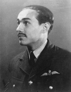 Greg_Slizewski's tweet image. 20 VII 1921 r. urodził się Czesław Oberdak. Pilot 306 DM. 30 V 1944 r. przymusowo lądował w Holandii, uniknął niewoli, ale został schwytany w XII'44 r. 8 III 1945 r. rozstrzelano go w egzekucji 263 Holendrów, po zamachu na szefa niemieckich służb bezpieczeństwa w Holandii.