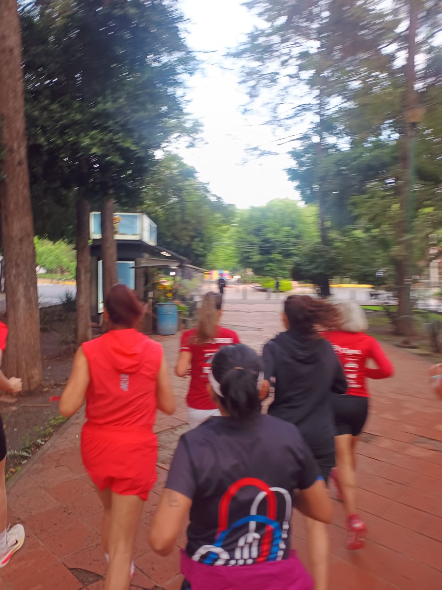 Hoy fui a un Social Run y estuvo increíble. Nos dieron de regalo un kit que estuvo mucho mejor que otras carreras 🙃✨🧘🏽‍♀️🏃🏽‍♀️