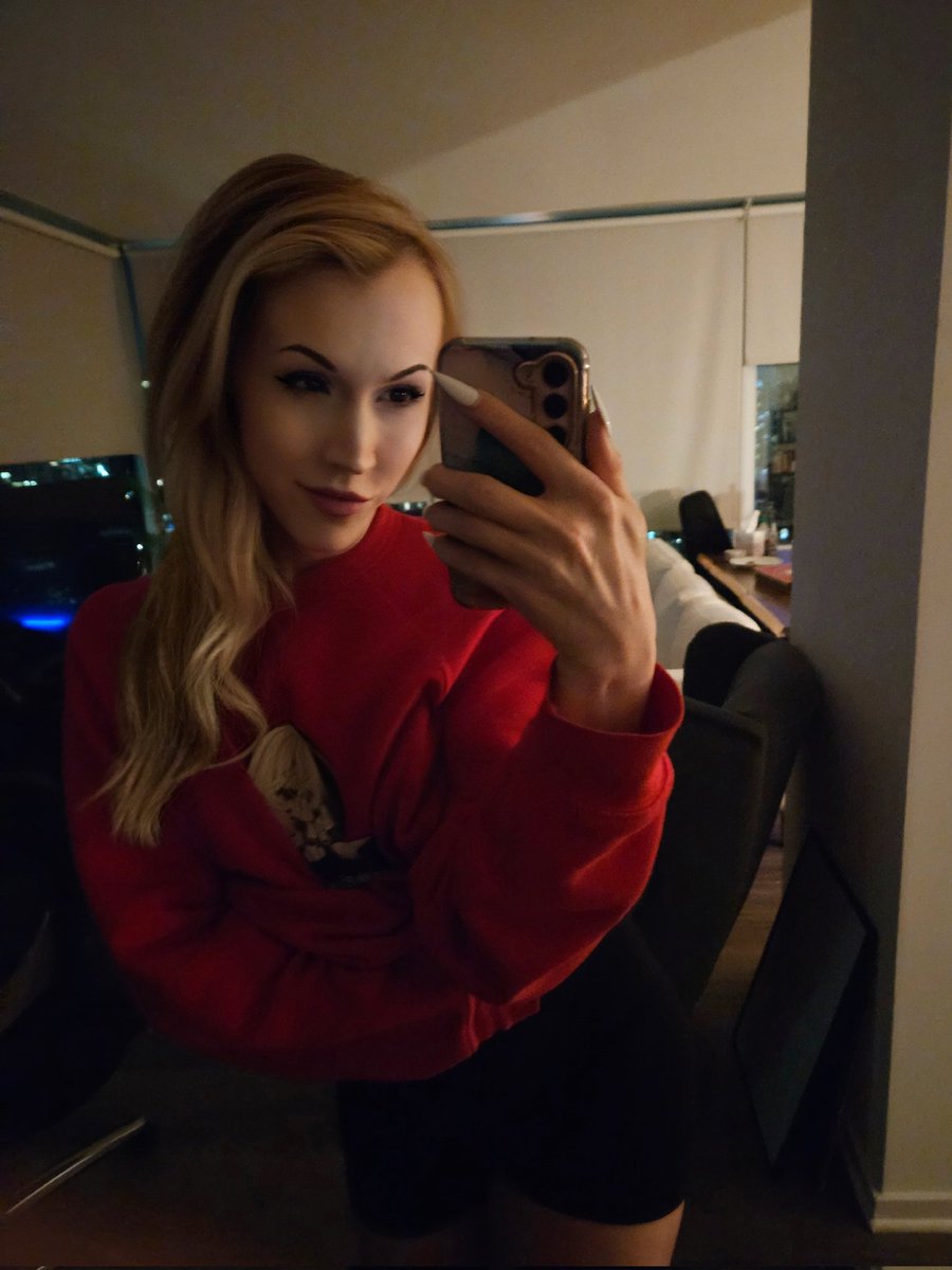 SmashleyTwitch's tweet image. Workout Day 1153:
Yoga night. Honestly was surprised with how sore I was tonight. Yoga helped but oof it was tough tonight. 😢