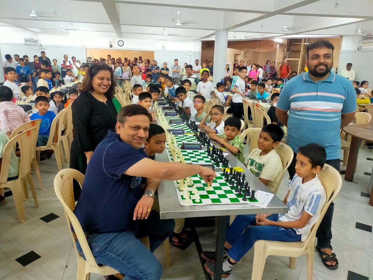 chessgmkunte's tweet image. Celebrated #InternationalChessDay in Pune with 200+ young minds at the U16 tournament by Kunte’s Chess Academy! 🏆♟
Incredible energy, talent &amp;amp; love for the game on display.
Here’s to the future of Indian chess! 🇮🇳
#ChessDay #PuneChess #FutureGrandmasters