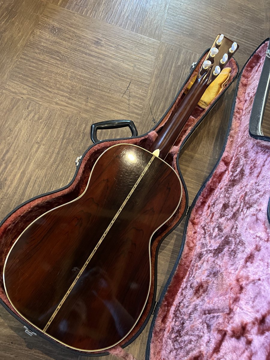 国産アコースティック幻の一本、、😵
＃three s ＃troubadour ＃tn-008 ＃ハカランダ