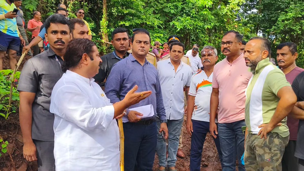 घाटकोपरच्या खंडोबा टेकडीवर झालेली बेकायदेशीर वृक्ष तोड  व सिलिकॉन व्हॅलीला पोखरलेला डोंगर या सर्वांची आज तेथे संबंधित अधिकारी व तेथील पर्यावरण प्रेमी सोबत जाऊन प्रत्यक्ष जागेची पाहणी केली व या संदर्भात लवकरात लवकर कारवाई करण्याचे आदेश दिले...