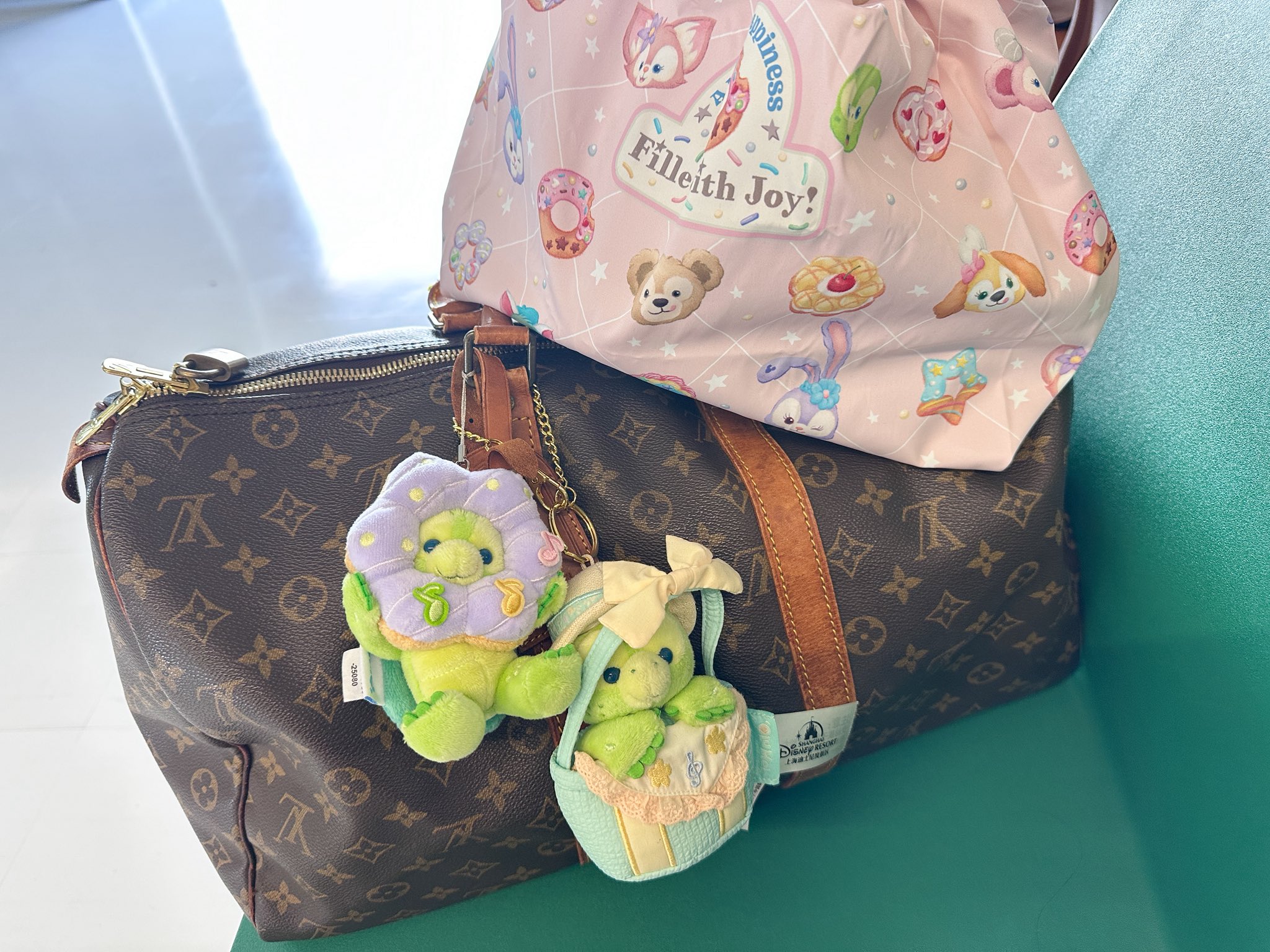 ダッフィーいっぱいラッキーバッグ　各イベントコス シェリーメイの顔ぬいがショルダーバッグになった 東京