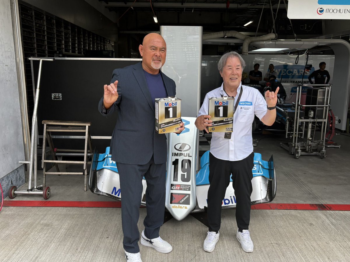 muto_keiji's tweet image. TEAM IMPUL星野GMがレース直前のピットを案内してくれた。
普通は見れないレーシングカーの色々な箇所を見せて頂き貴重な体験でした!
この後のレースも応援するぞ!