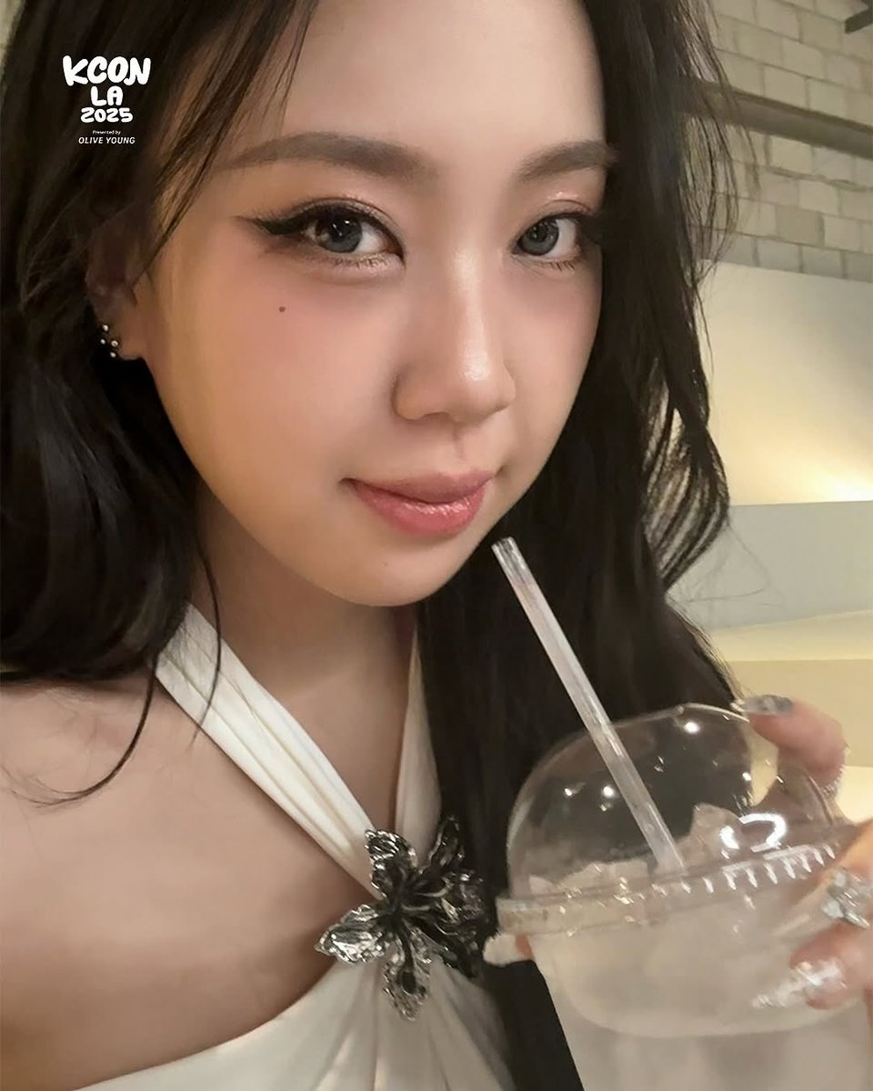 nyeng__'s tweet image. 이영지 레전드 여신미 셀카 뭐지 …😱💞