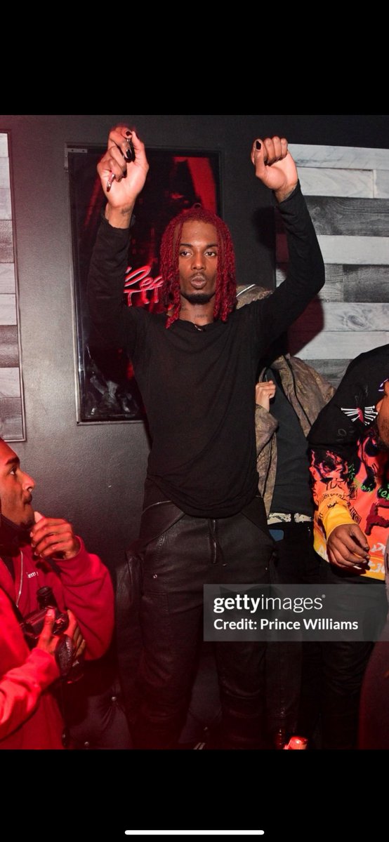 nufseyd's tweet image. 🚨🚨OH GIVE ME A BREAK!
Lizard rapper “Che” is even copying playboicarti shitty release day outfit for his album “REST IN BASS” listening party