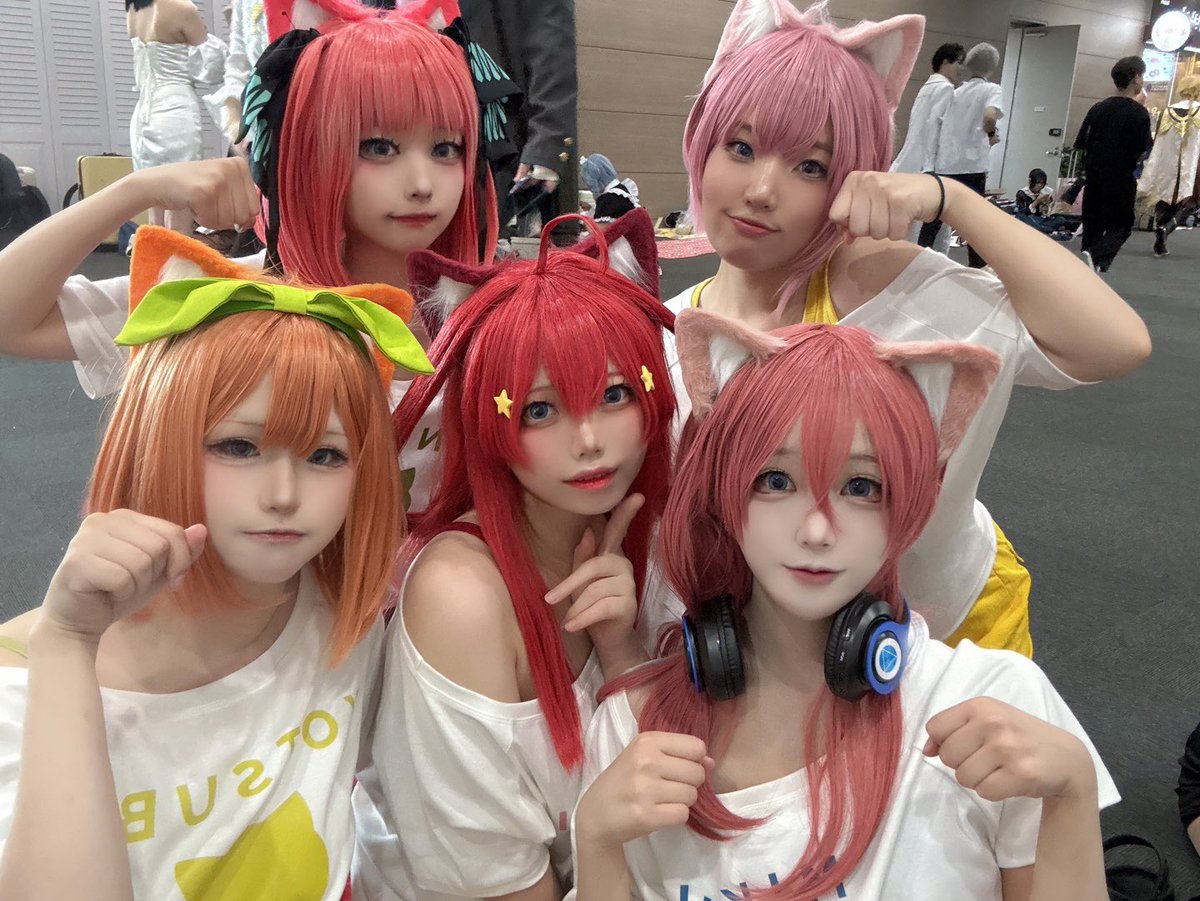 고앵이 두두등장.
오등분의신부 고양이 팀코로 왔어요 🐈💐