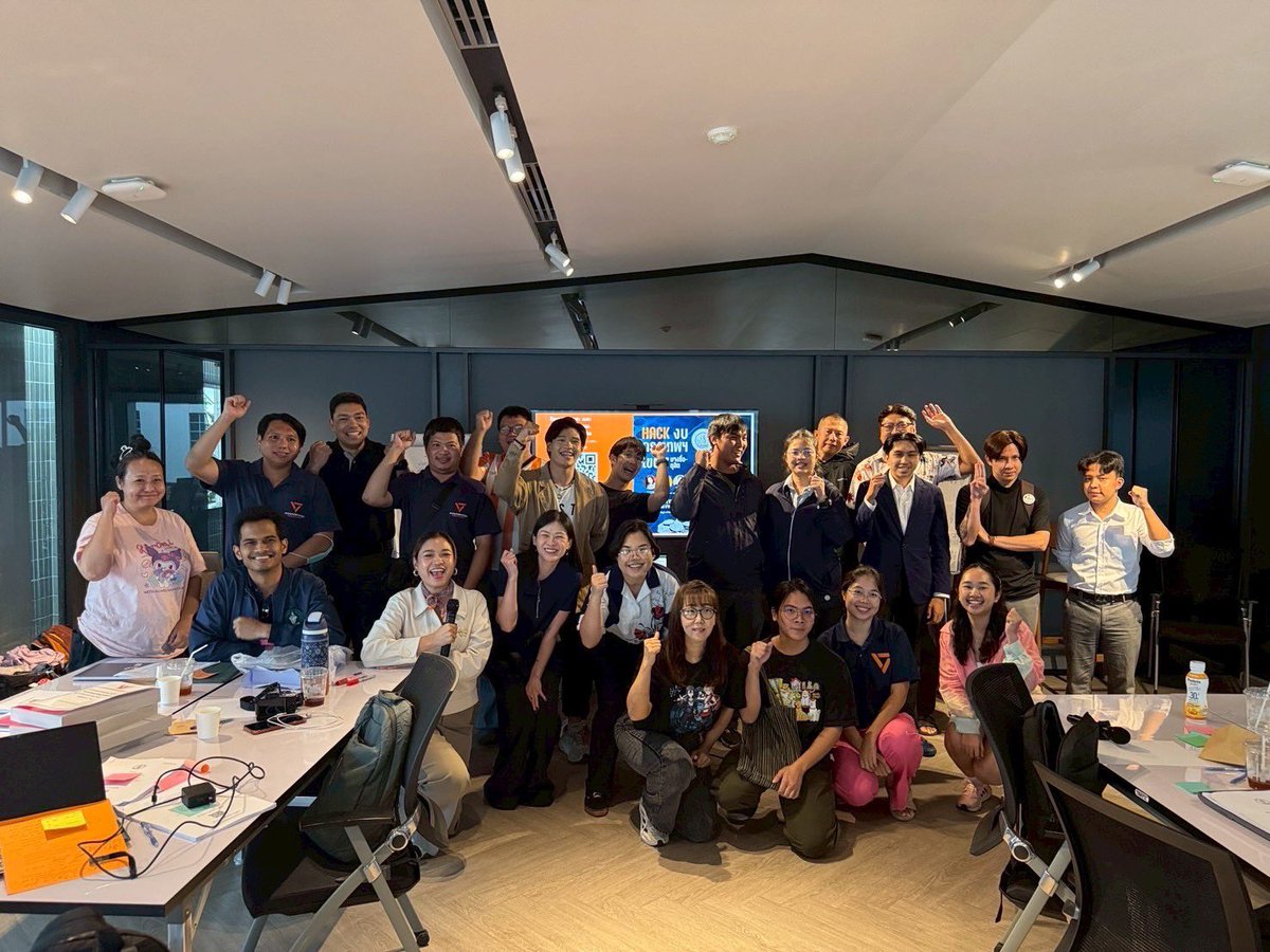 GarnPatsarin's tweet image. กิจกรรม “Hack งบ กรุงเทพฯ เขต 7 บางซื่อ-ดุสิต” วันนี้ ณ โรงแรมย่าน ราชวัตร เต็มไปด้วยพลังของสมาชิกพรรคผู้ร่วมงานที่ไม่เพียงแต่มาฟัง แต่ลงมือช่วยกันวิเคราะห์งบประมาณของ กทม. ทั้งงบ กทม. ส่วนกลาง และงบประมาณเขตบางซื่อ-ดุสิต อย่างจริงจัง 🙌
เราเริ่มต้นด้วยการทำความเข้าใจภาพรวมและ…